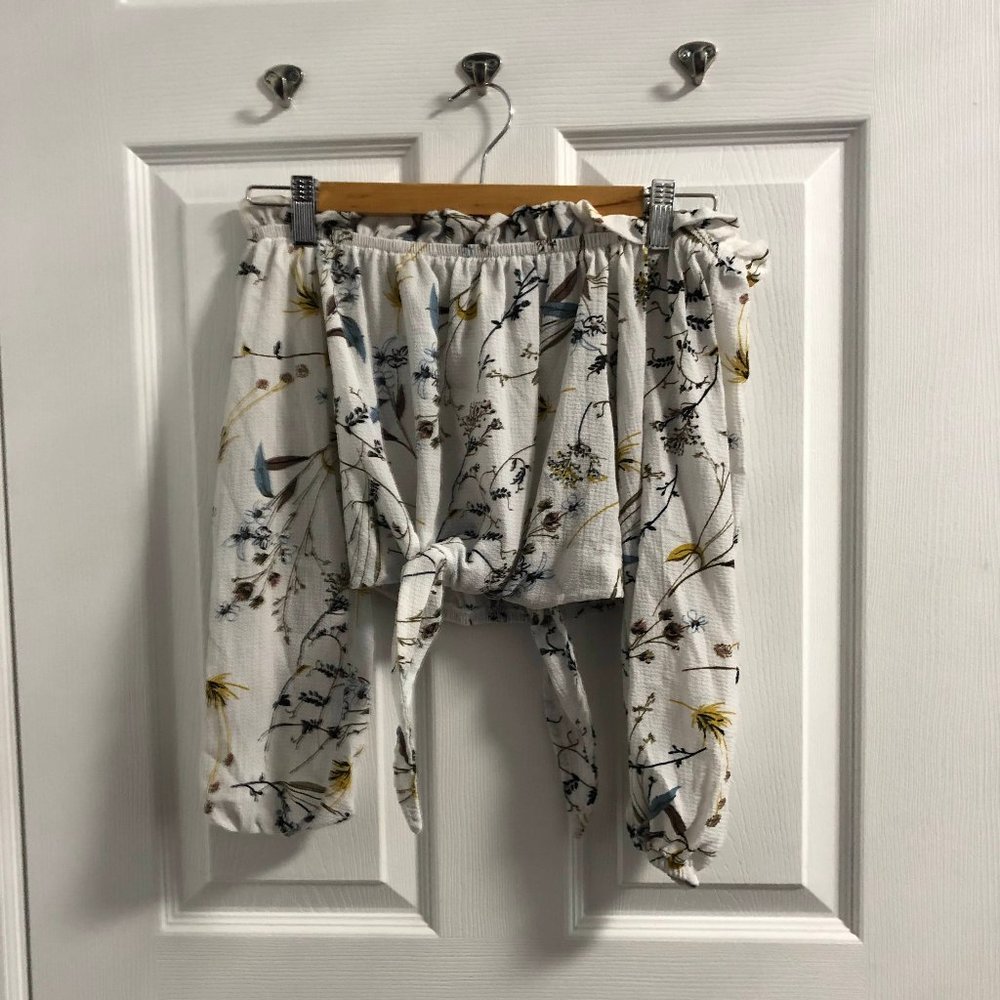 FLORAL ON THE SHOULDERS LONG SLEEVE